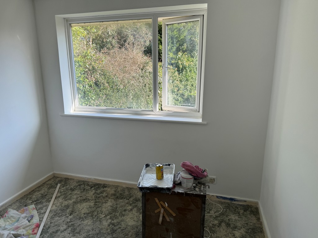 Lot: 134 - TWO-BEDROOM FLAT WITH GARAGE IN NEED OF UPDATING - Rear bedroom two with window